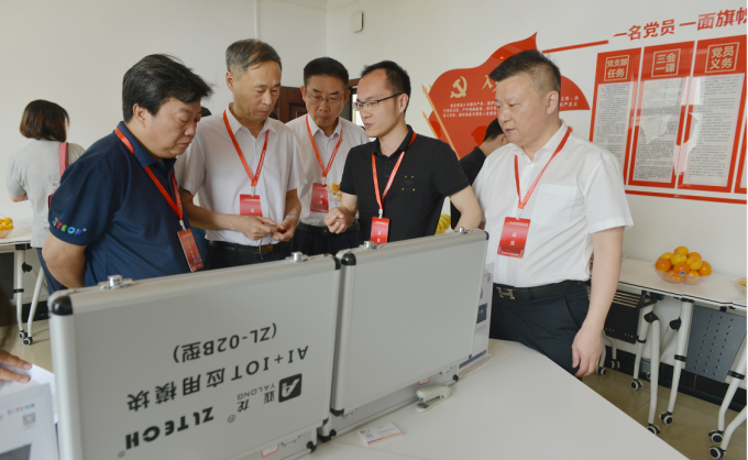 “智能制造職業教育人才培養論壇暨電子信息專業建設研討會”圓滿召開！智龍科技作主旨報告：《智能化時代中職電子信息類專業建設探討》